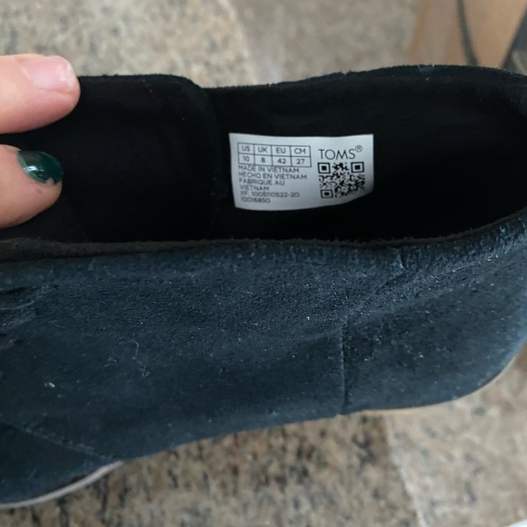 Toms size 10 booties
Gently used condition
Warn a handful of of times - Picture 3 of 5